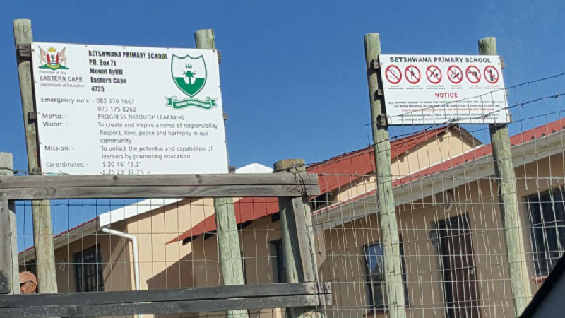 Al-Imdaad Foundation teams in the Eastern Cape have recently installed 6 rain-water collection Jojo tanks across two schools and a community hall facility in Betshwana Location, Mount Ayliff in the Eastern Cape as part of efforts to promote water harvesting and combat water scarcity